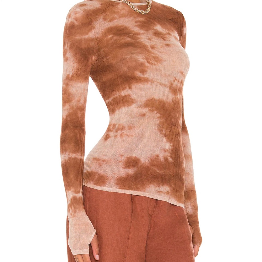 🇺🇸 Enza Costa Long Sleeve Crew Top in Cognac Oxide
Q55